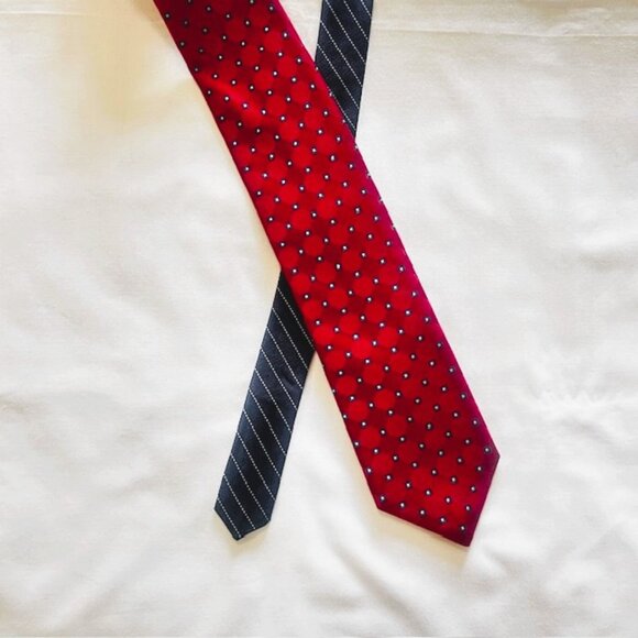 Tommy Hilfiger Mens Tie Blue and Red 58 x 3.5 in 100% Silk Navy Tail - Picture 1 of 10